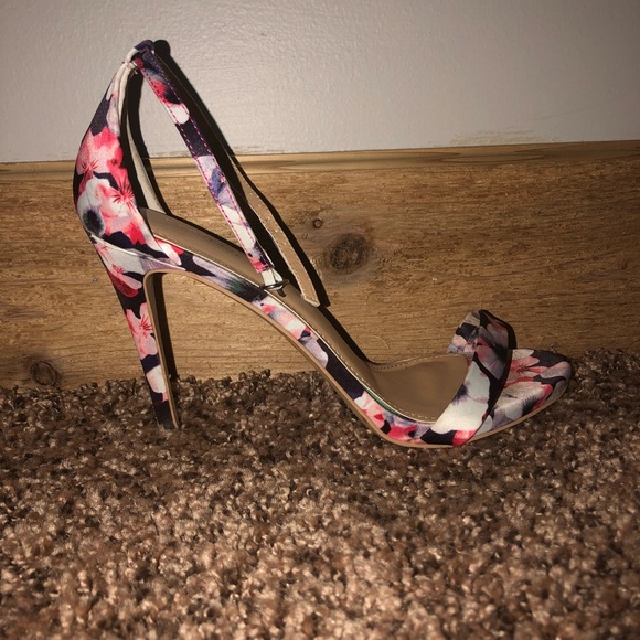 Shoes - Picture 3 of 3